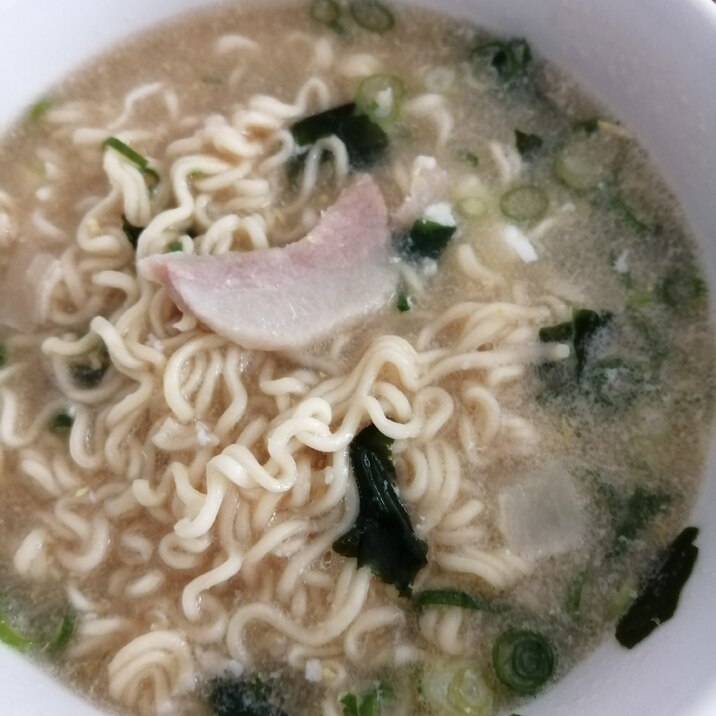 豚トロわかめラーメン